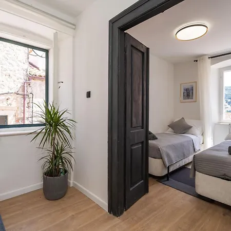Perfect Old Town Location Two Bedroom House - L & M 別荘