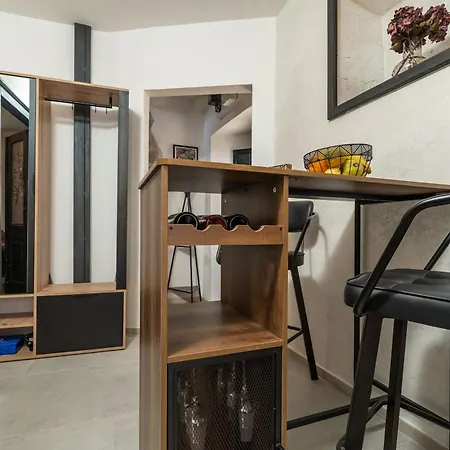 Perfect Old Town Location Two Bedroom House - L & M *