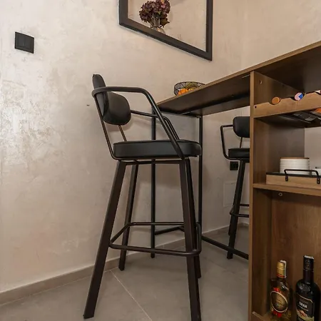 Perfect Old Town Location Two Bedroom House - L & M 別荘 *