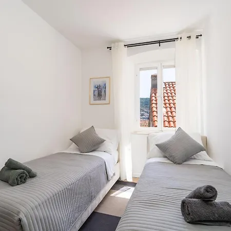 Perfect Old Town Location Two Bedroom House - L & M 別荘